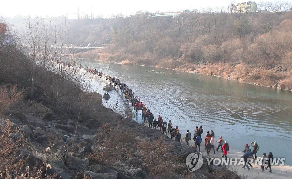 한탄강 걸으며 주상절리 감상해요