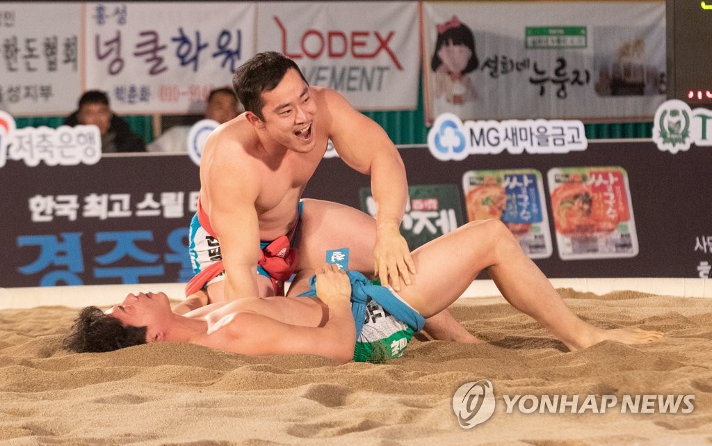 태백장사 윤필재의 환호