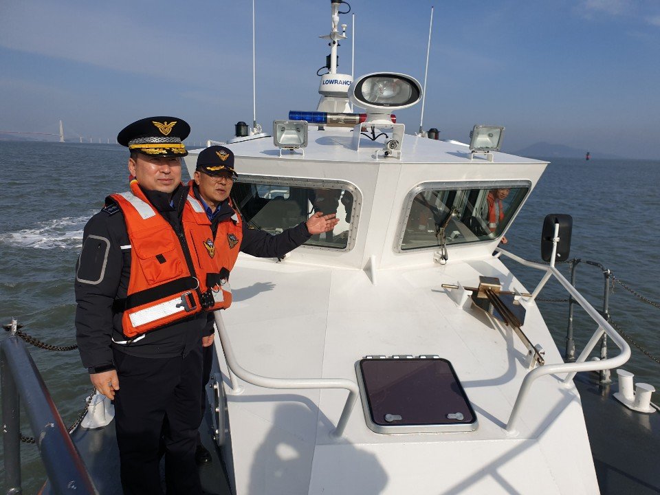 Coast Guard checks shipping lane Coast Guard checks shipping lane