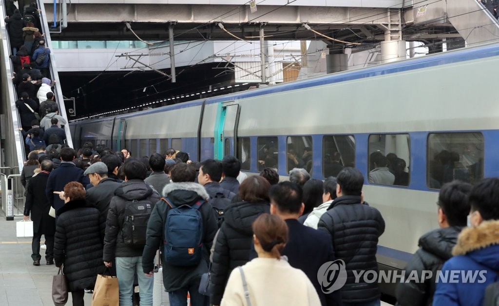 Crowded Seoul Station on Lunar New Year's Day Crowded Seoul Station on Lunar New Year's Day