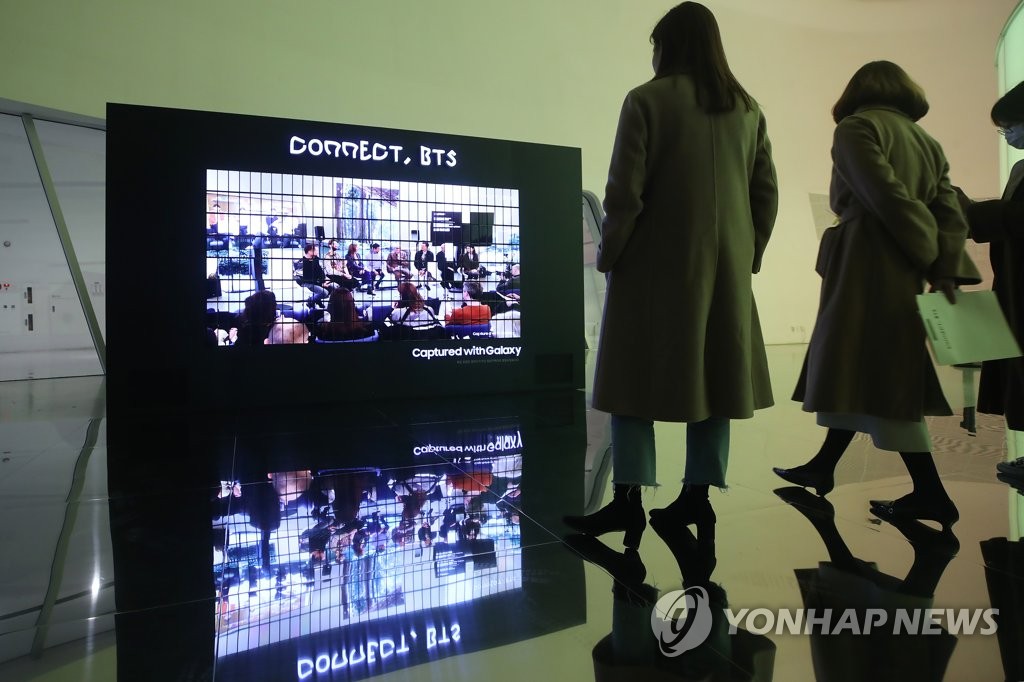 글로벌 전시 프로젝트 '커넥트, BTS'의 미디어 파사드
