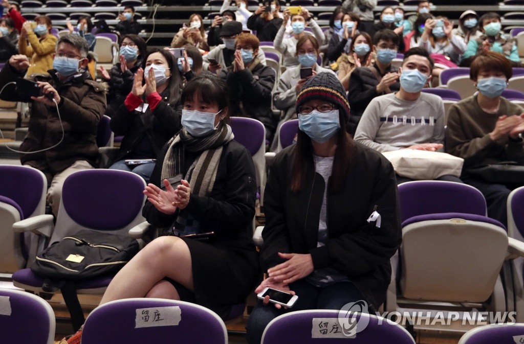 '중국 접경 전면 봉쇄' 총파업 투표하는 홍콩 의료계