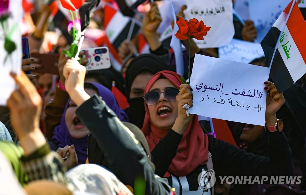 반정부 시위 나선 이라크 여성들