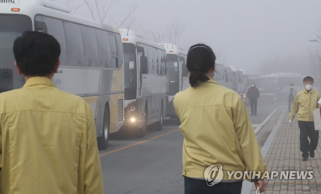 Buses ready for release of evacuees from Wuhan Buses ready for release of evacuees from Wuhan