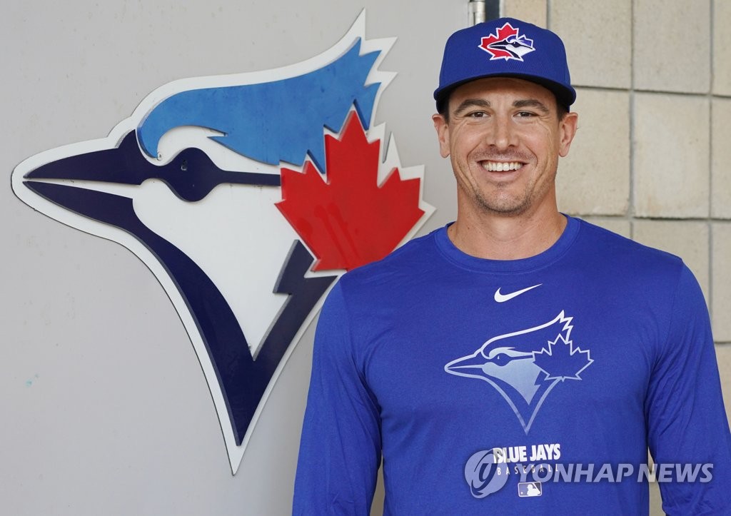 Zach Stewart, minor league coach for the Toronto Blue Jays, poses for a photo outside the clubhouse at TD Ballpark in Dunedin, Florida, on Feb. 16, 2020. (Yonhap)