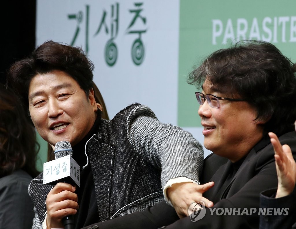 Song Kang-ho en una conferencia de prensa Song Kang-ho en una conferencia de prensa