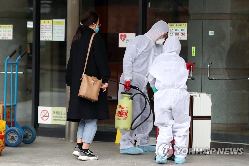 Chinese student going into quarantine Chinese student going into quarantine