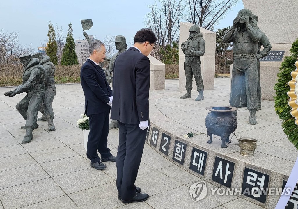 인천보훈지청장, 제5회 서해수호의 날 맞아 기념비 참배
