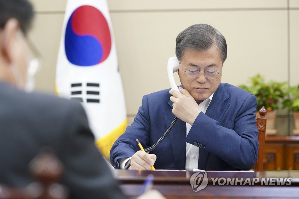 President Moon speaks to Polish counterpart President Moon speaks to Polish counterpart