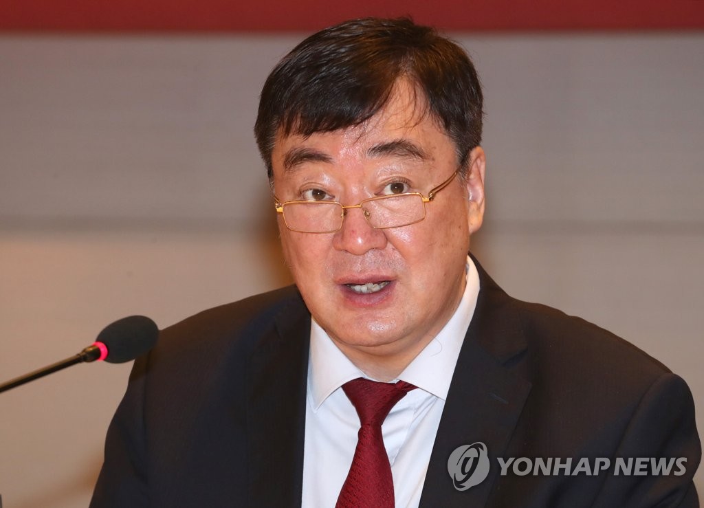 기조연설 하는 싱하이밍 대사
