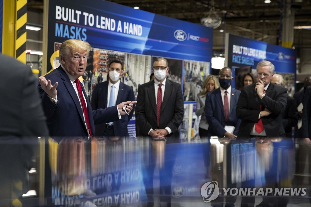 미시간주 포드 자동차 공장 시찰하는 트럼프 대통령