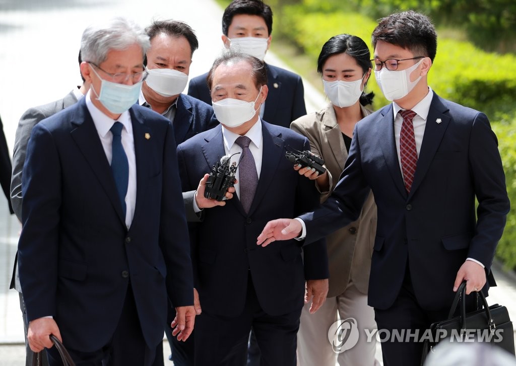강제추행 혐의 오거돈 구속 갈림길