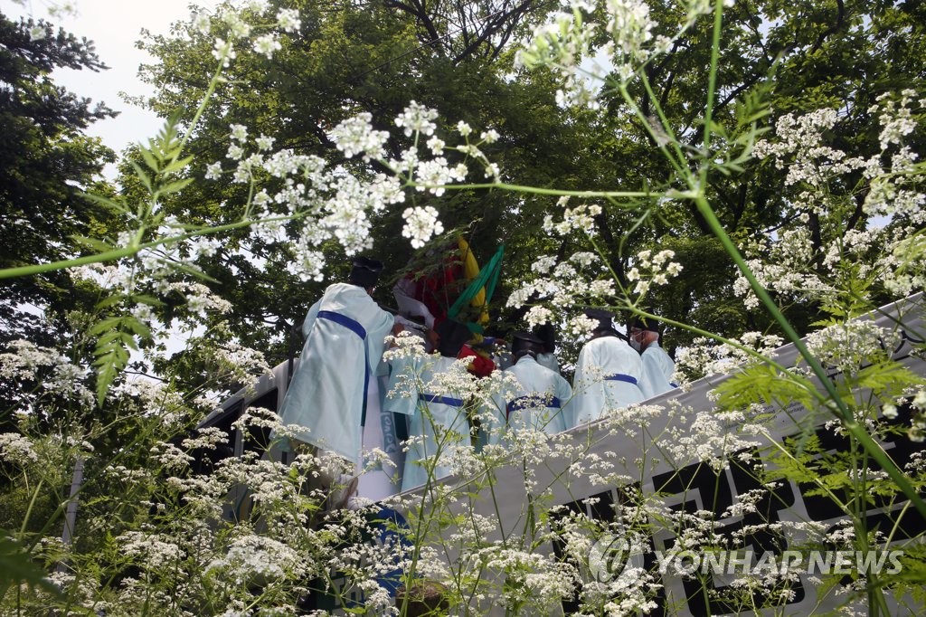단오제 주신을 인간 세계로 모십니다