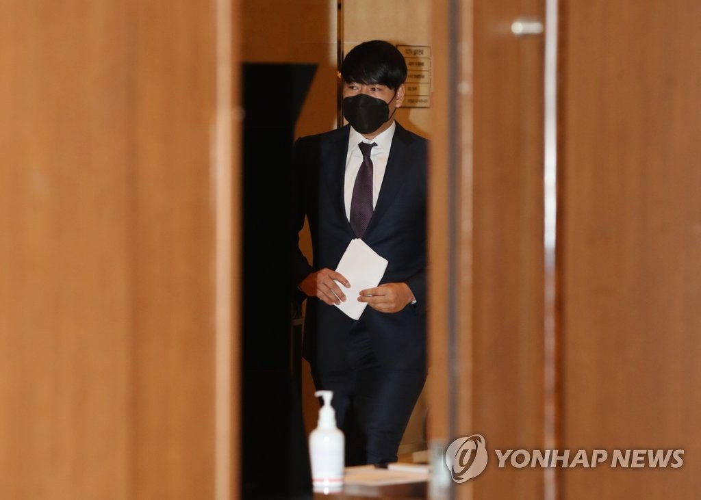 입장하는 강정호