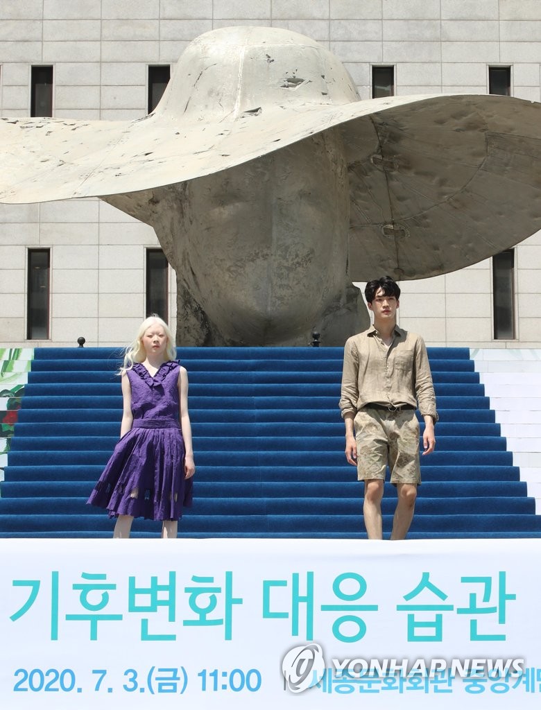 '간편한 옷차림으로 무더위 건강하게 이겨내세요'
