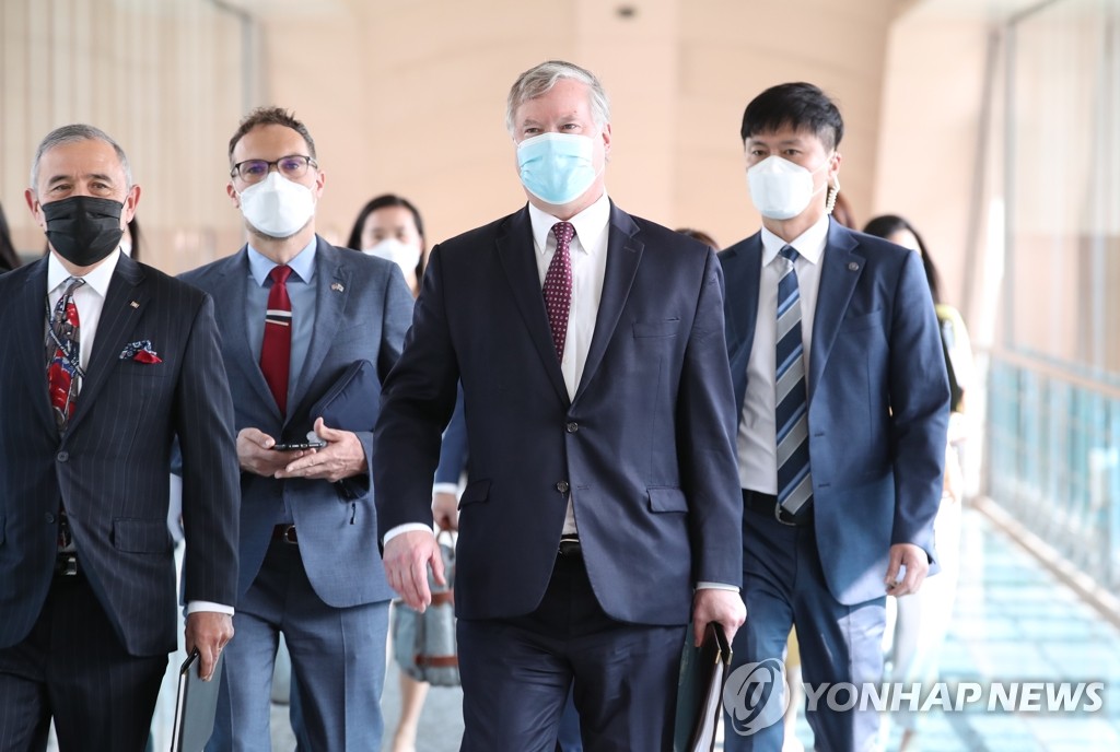 외교부로 이동하는 스티븐 비건