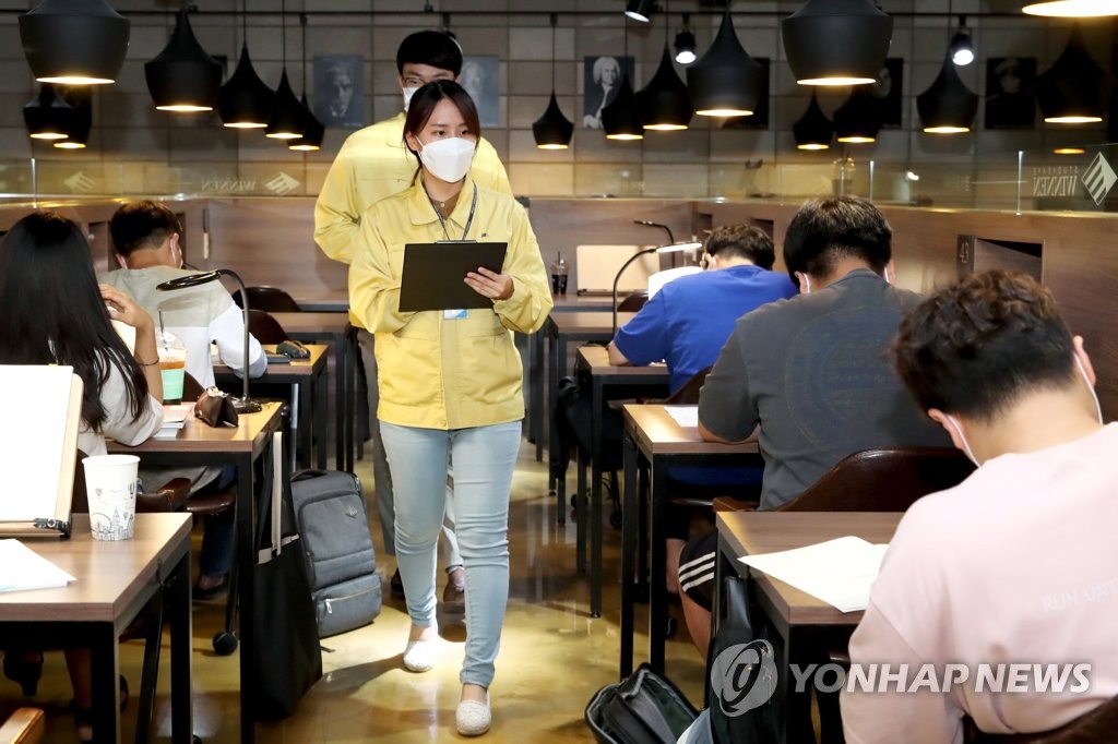 Officials from Seoul's eastern ward of Seongdong inspect a study cafe in the area on July 8, 2020, to check whether it abides by sanitary guidelines to prevent the spread of the new coronavirus, in this photo released by the district's office. (PHOTO NOT FOR SALE) (Yonhap)