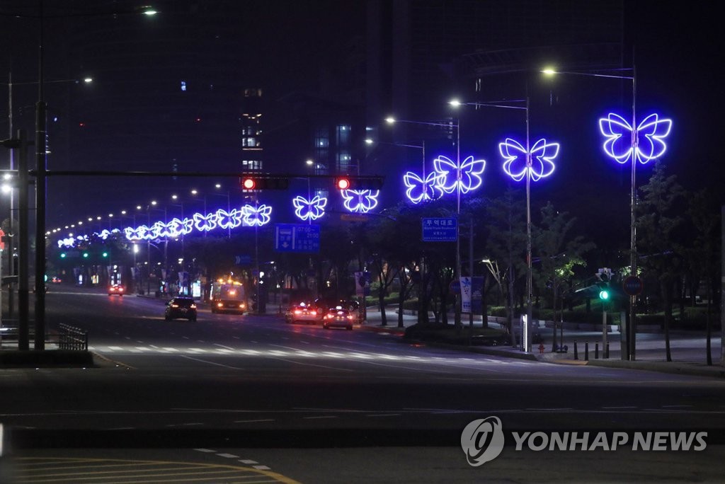 '아름다운 나비의 날갯짓'…코엑스광장에 나비터널 설치