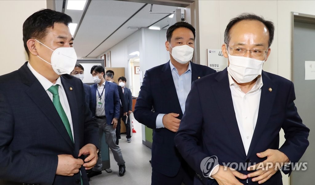 박준식 최저임금위원장 면담한 미래통합당 의원들