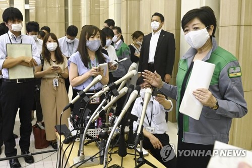 코로나19 확산 경고하는 일본 도쿄도 지사