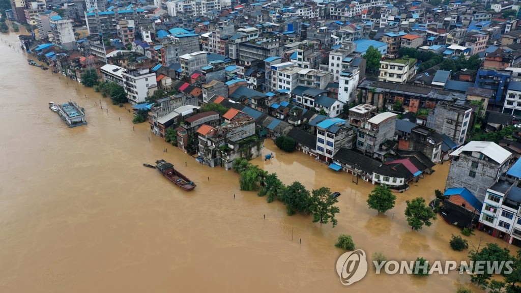 홍수로 물에 잠긴 중국 룽안