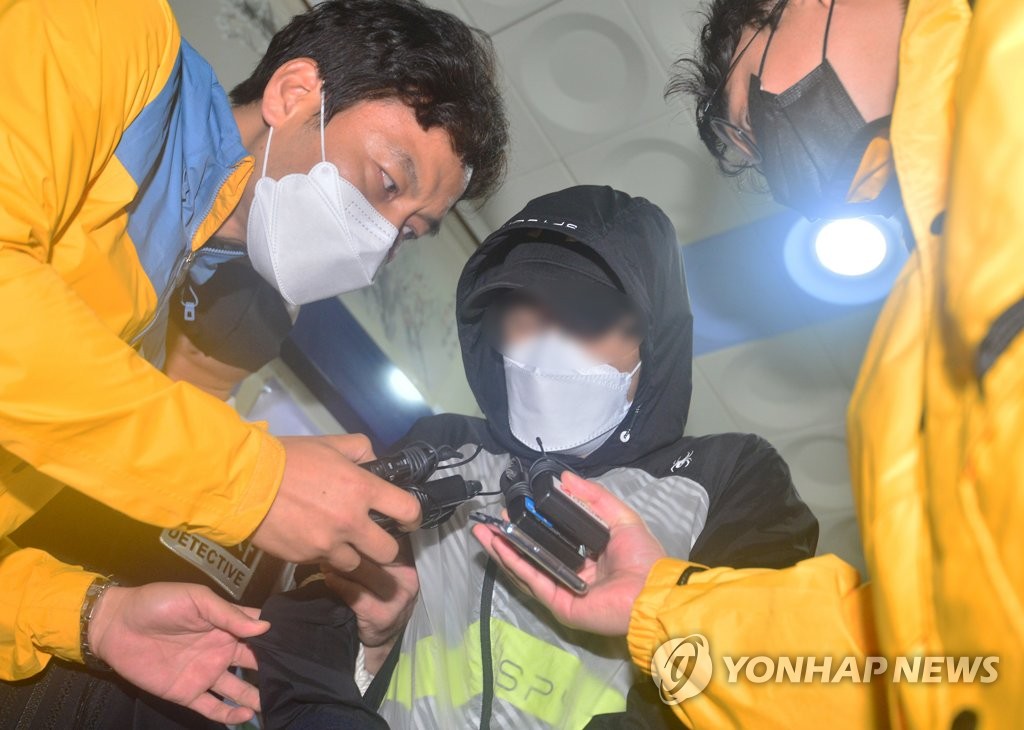 경주경찰서에서 나오는 고 최숙현 선수 '팀닥터'