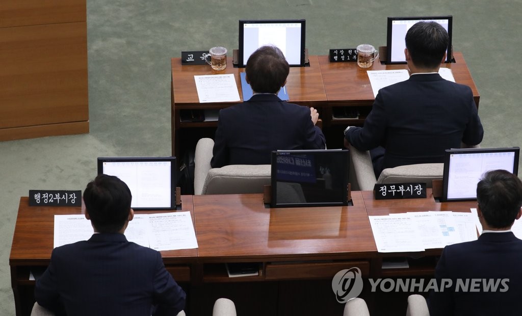 서울시의회 참석한 서정협 권한대행