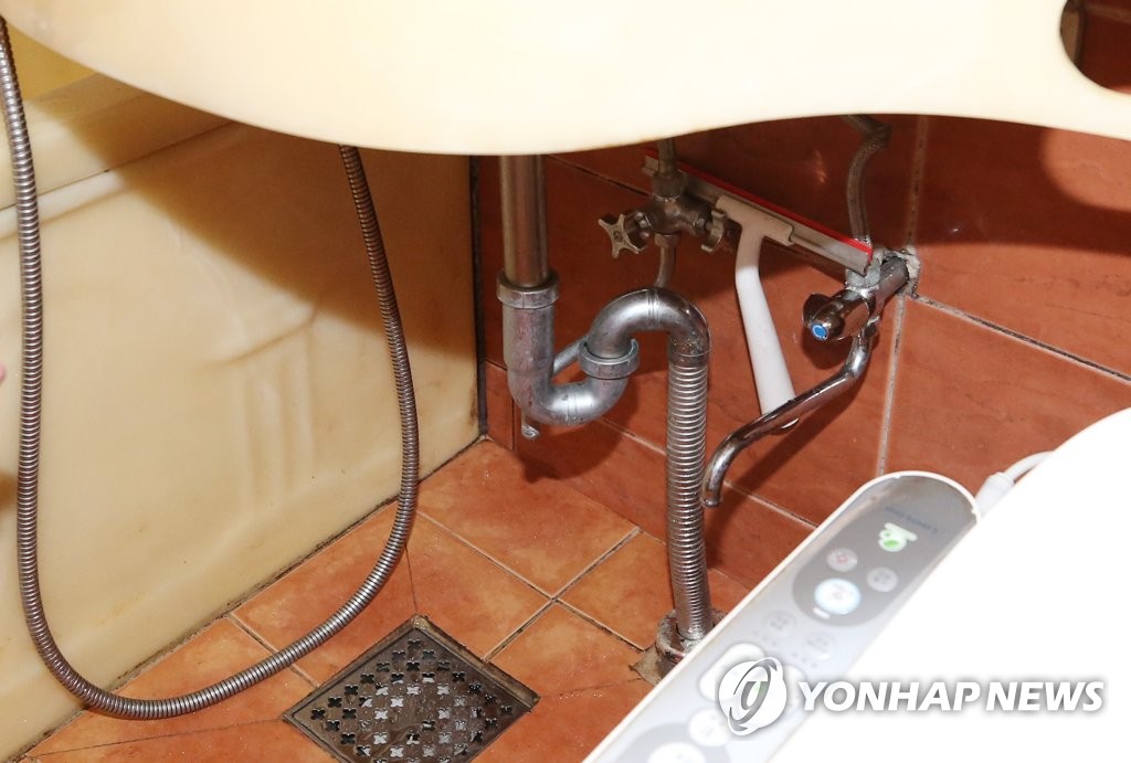 가정집 수돗물에서 유충 발견