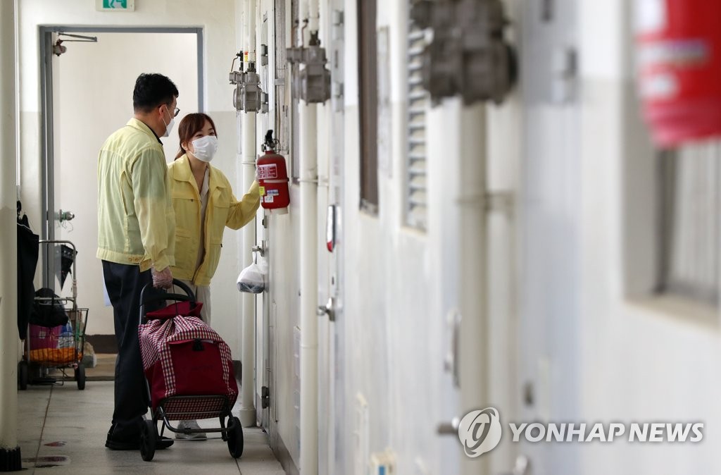 봉사활동하는 모습