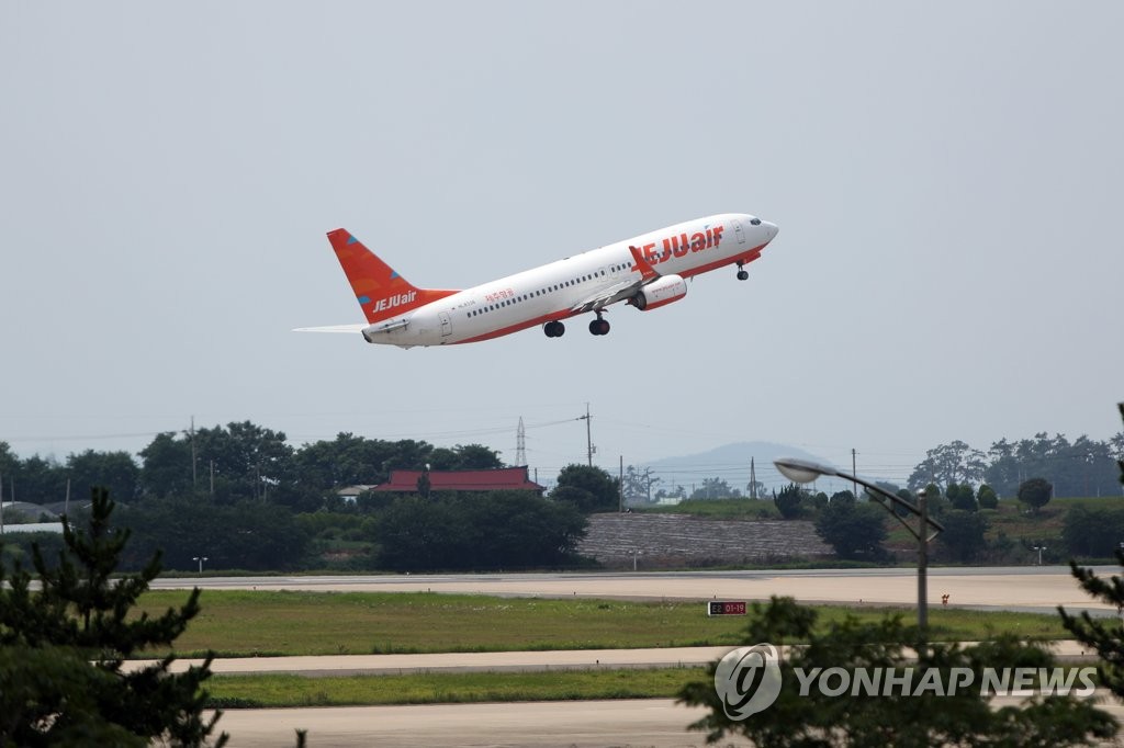 무안공항 이륙하는 제주행 여객기