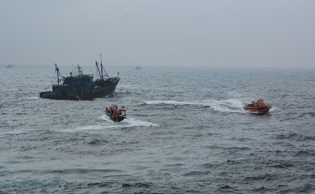 해수부·해경, 중국어선 불법조업 합동 단속