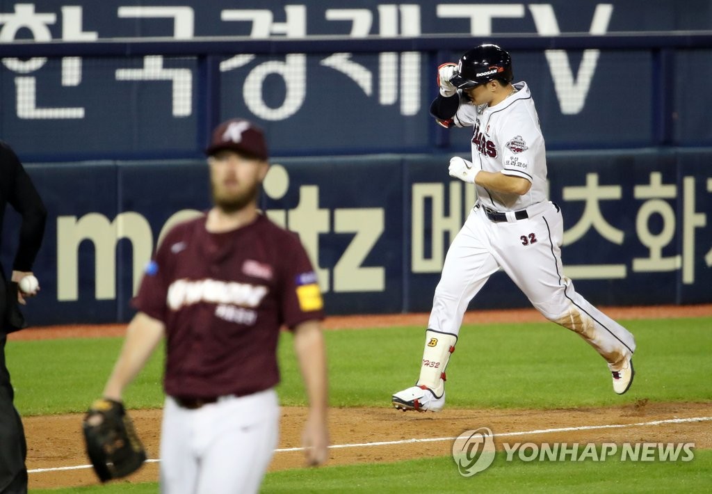두산 김재환, 키움 요키시 상대로 투런 홈런!