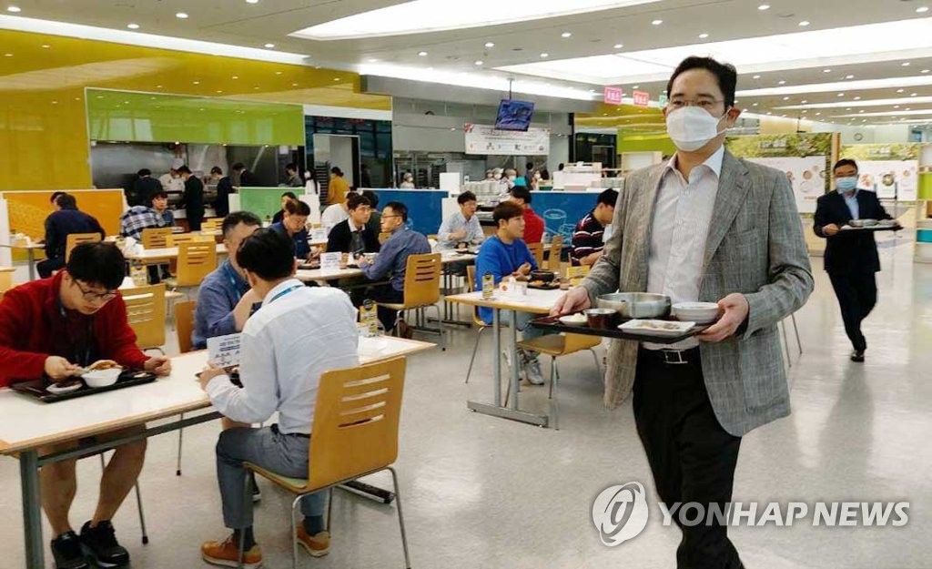 온양사업장 구내식당 찾은 이재용 부회장
