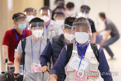 인천공항 통해 귀국한 파견 근로자들