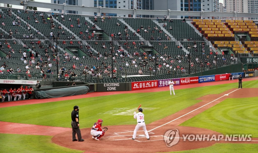 달라진 사직구장