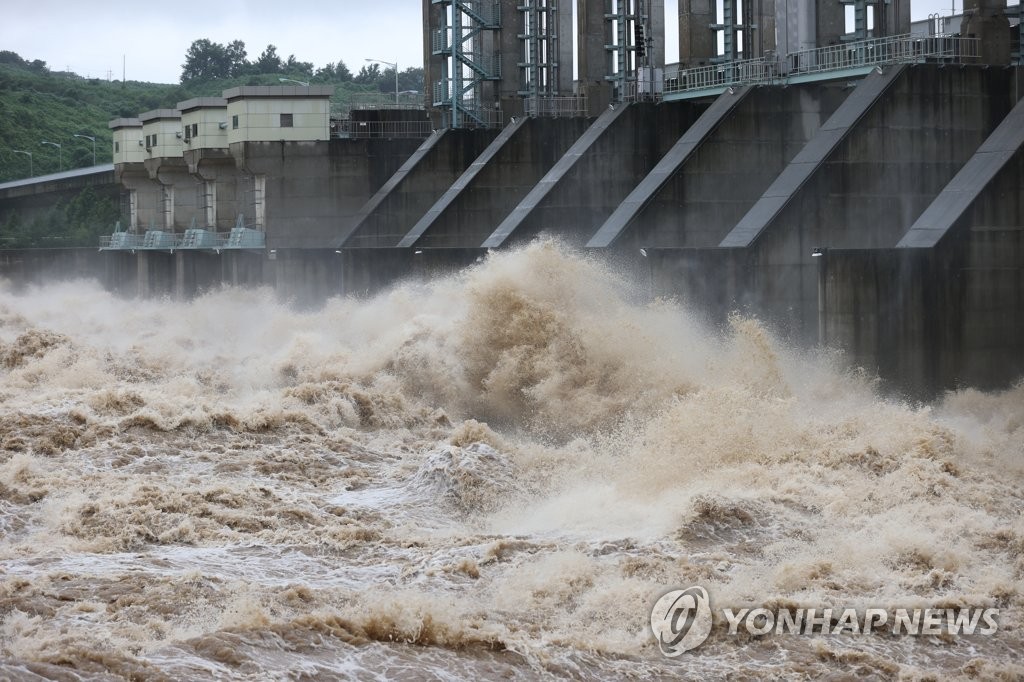 임진강 홍수 조절 위해 군남댐 방류