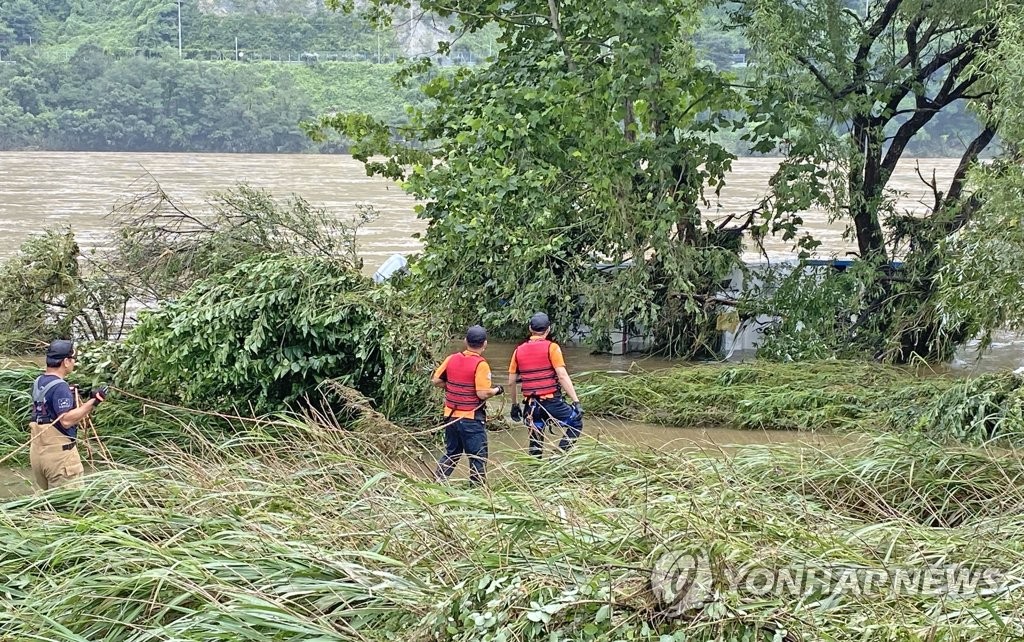 의암호 실종 경찰정 발견..내부 수색