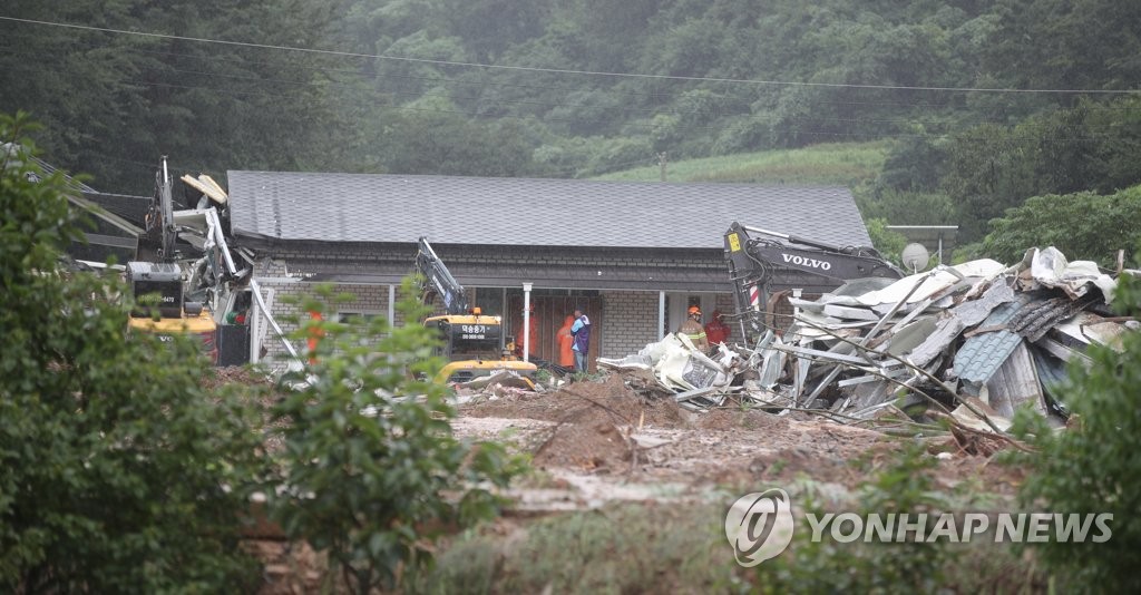 중장비 동원해 매몰자 수색