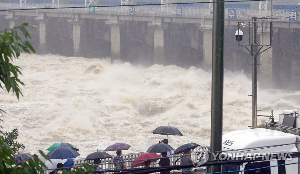 Paldang Dam opens floodgates Paldang Dam opens floodgates