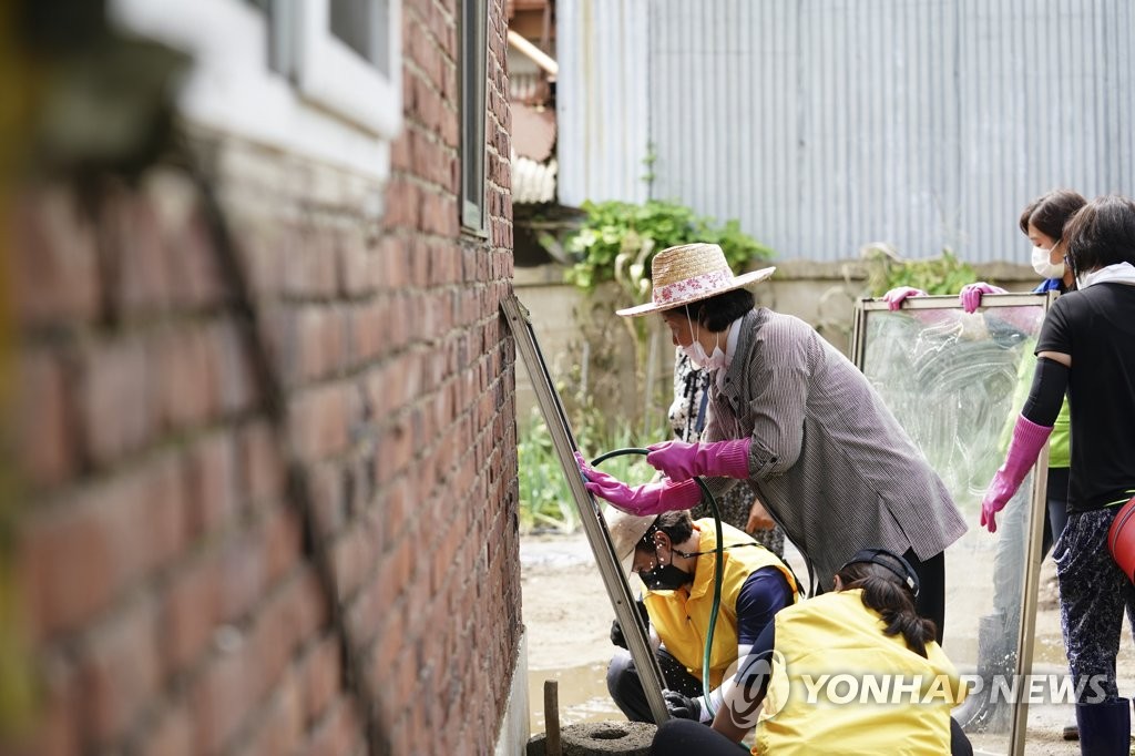 수해복구 동참한 김정숙 여사