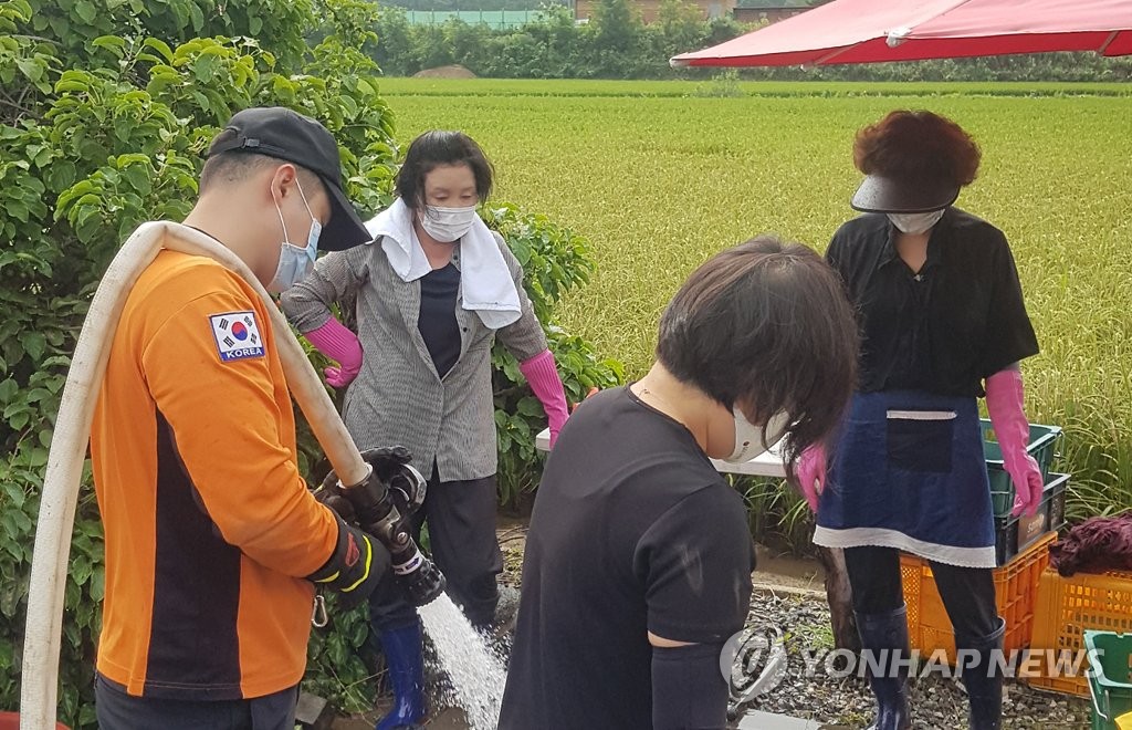 철원 수해마을 깜짝 방문한 김정숙 여사