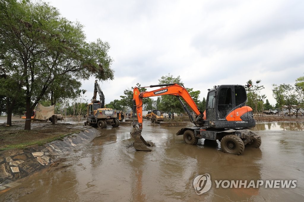 중장비 동원된 복구현장