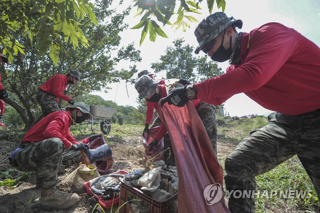 수해지역 지원하는 해병대 신속기동부대