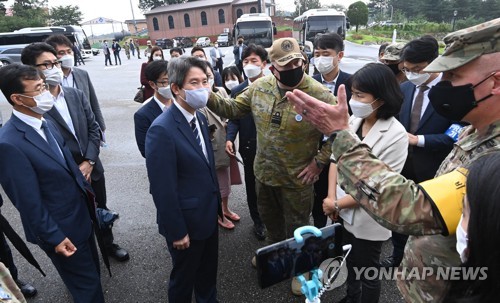 판문점 방문한 이인영 장관