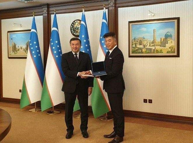 Uzbekistan honors S. Korean medical expert Uzbekistan honors S. Korean medical expert
