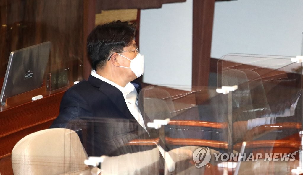 본회의 참석한 권성동 의원