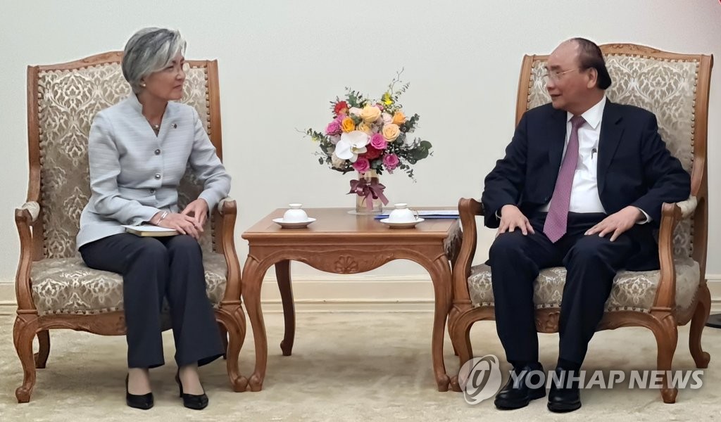 FM Kang visits Vietnam FM Kang visits Vietnam