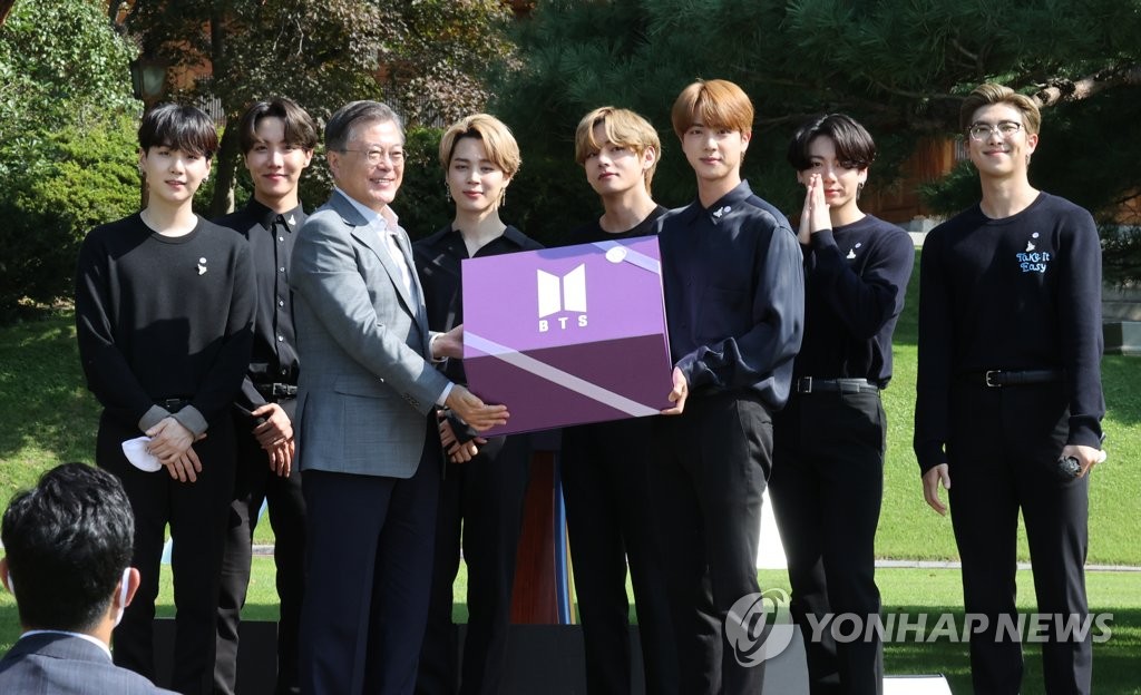 BTSが文大統領にプレゼント BTSが文大統領にプレゼント