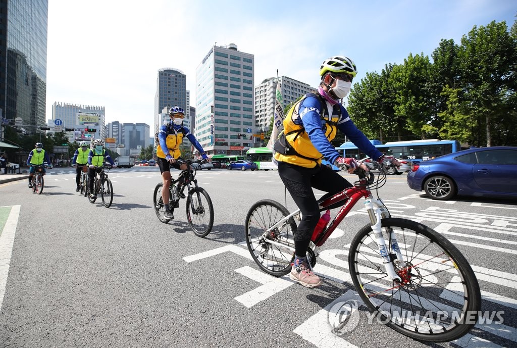 「車の代わりに自転車を」 「車の代わりに自転車を」