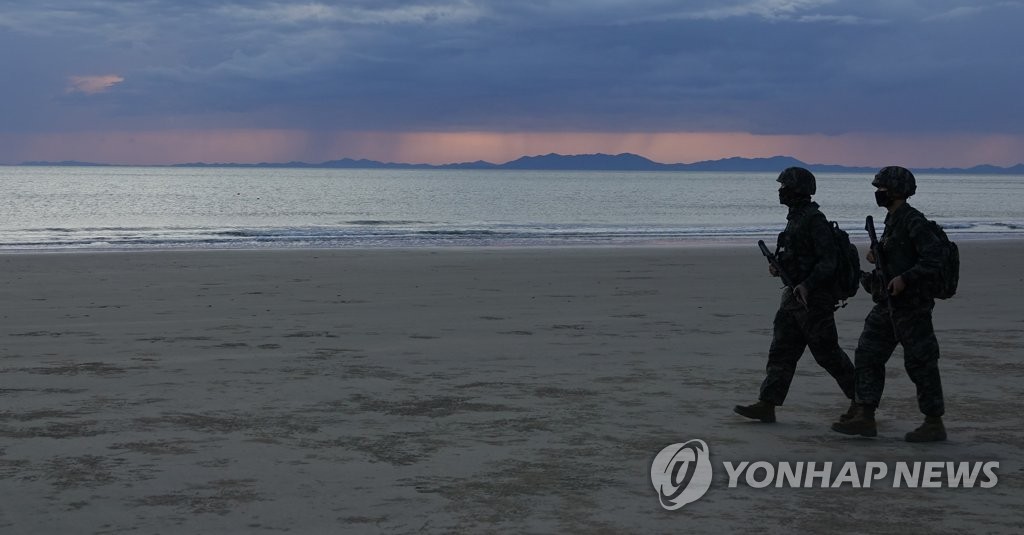 연평도 오늘도 철통경계